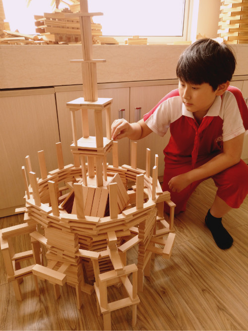 别看这些小木片,能做什么呢?难道就是简单的搭积木吗?