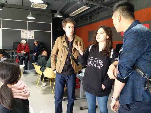 skema商赛2法国学生_副本.jpg skema商赛2法国学生_副本.jpg