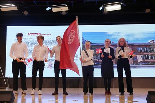 丹麦欧登塞教堂学校.jpg 丹麦欧登塞教堂学校.jpg